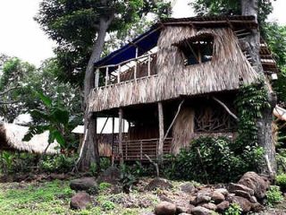 2 3 El Bamboo Cabins with the pool 